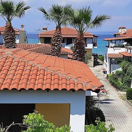 Beach Front Apartment In Pefkochori Bagian luar foto