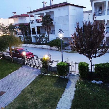 Beach Front Apartment In Pefkochori Bagian luar foto