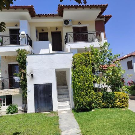Beach Front Apartment In Pefkochori Bagian luar foto