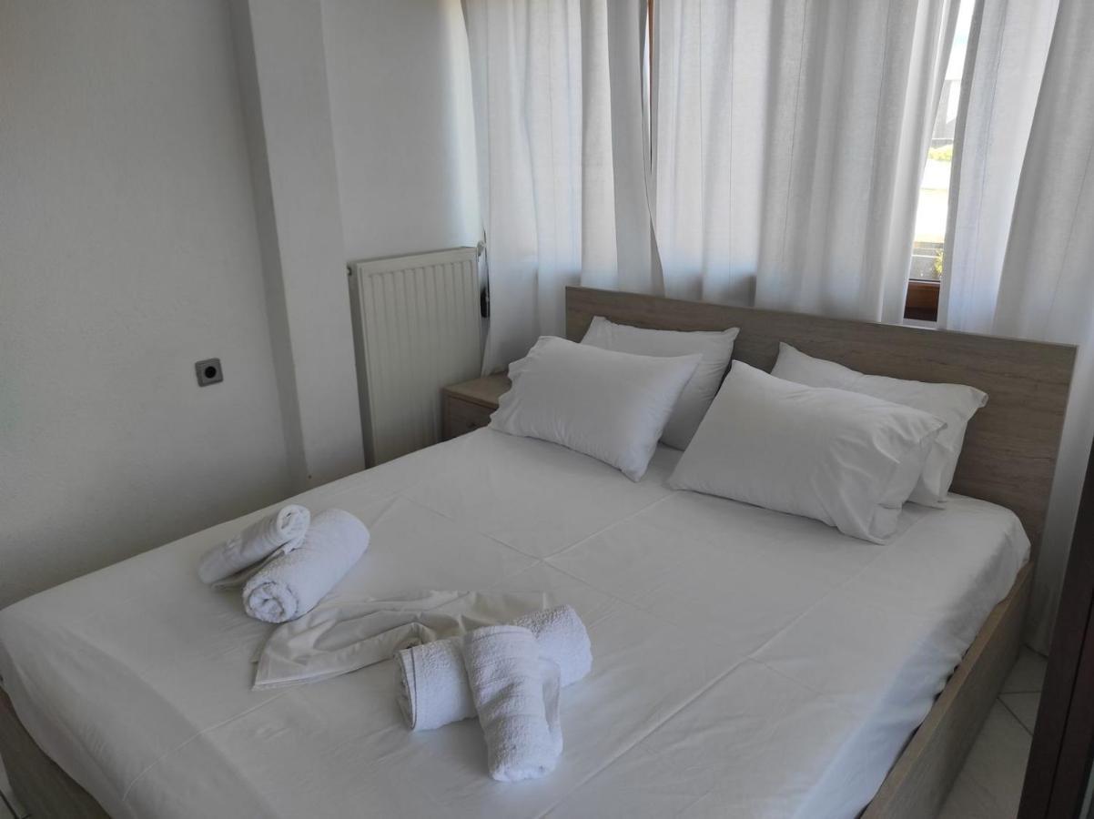 Beach Front Apartment In Pefkochori Bagian luar foto