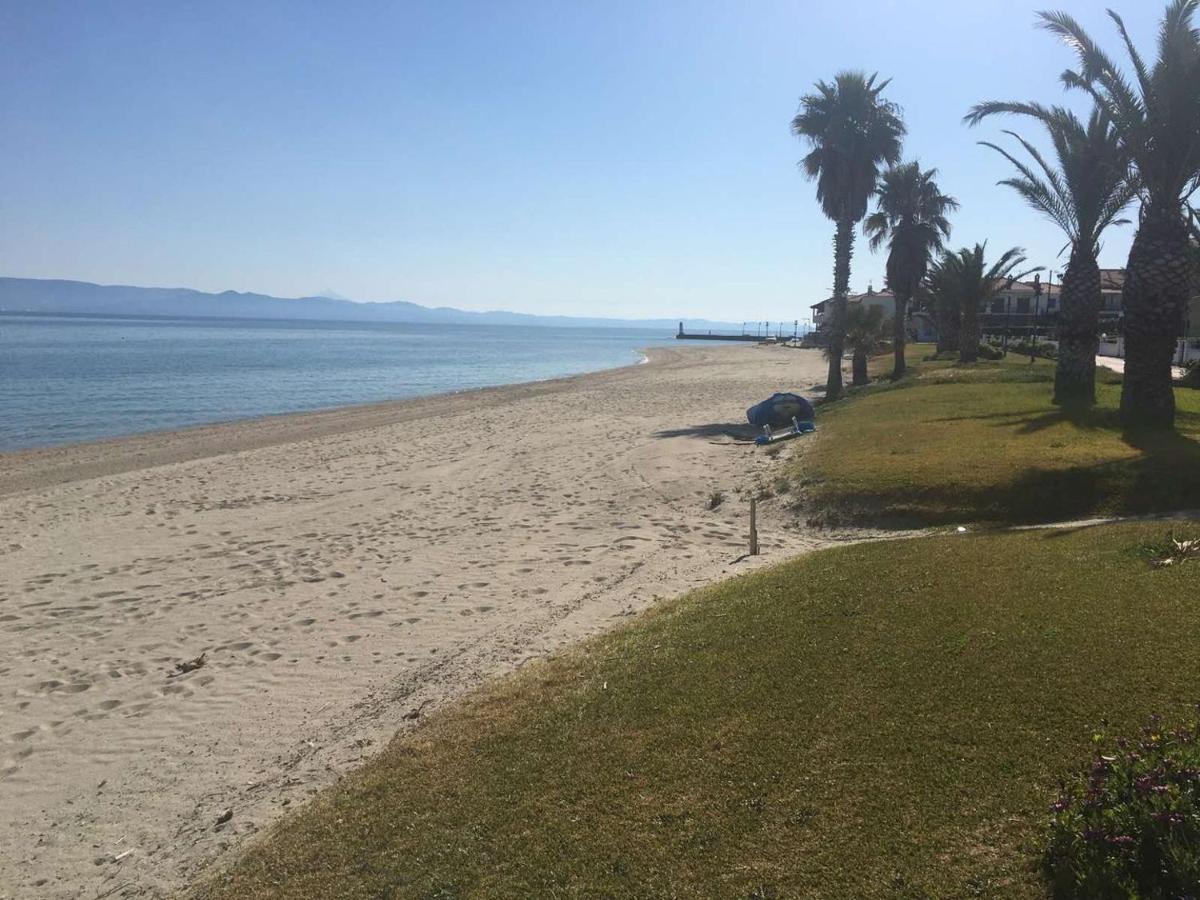 Beach Front Apartment In Pefkochori Bagian luar foto