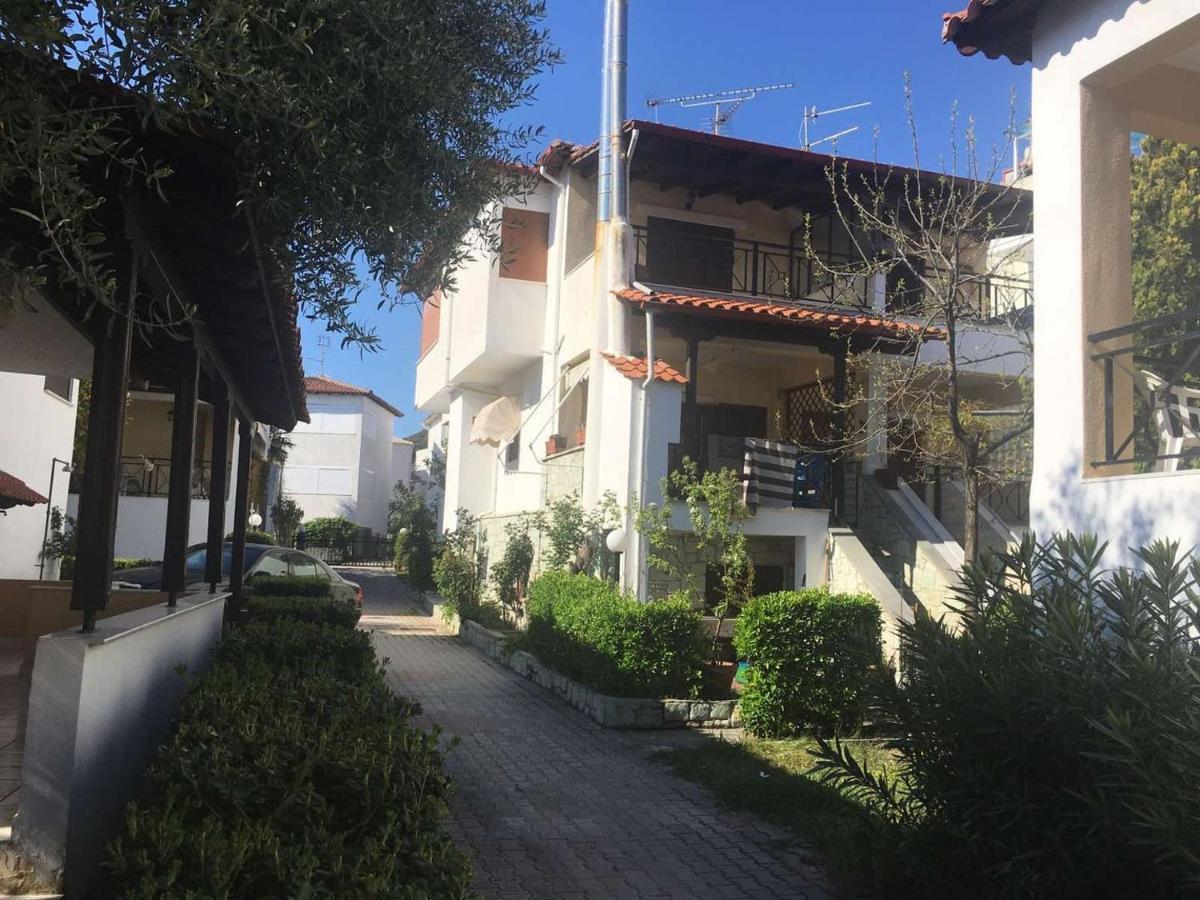 Beach Front Apartment In Pefkochori Bagian luar foto