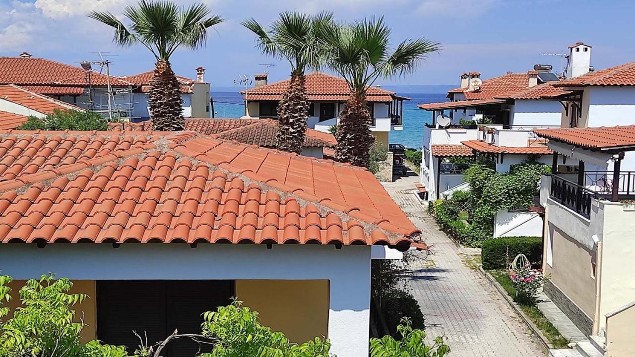 Beach Front Apartment In Pefkochori Bagian luar foto