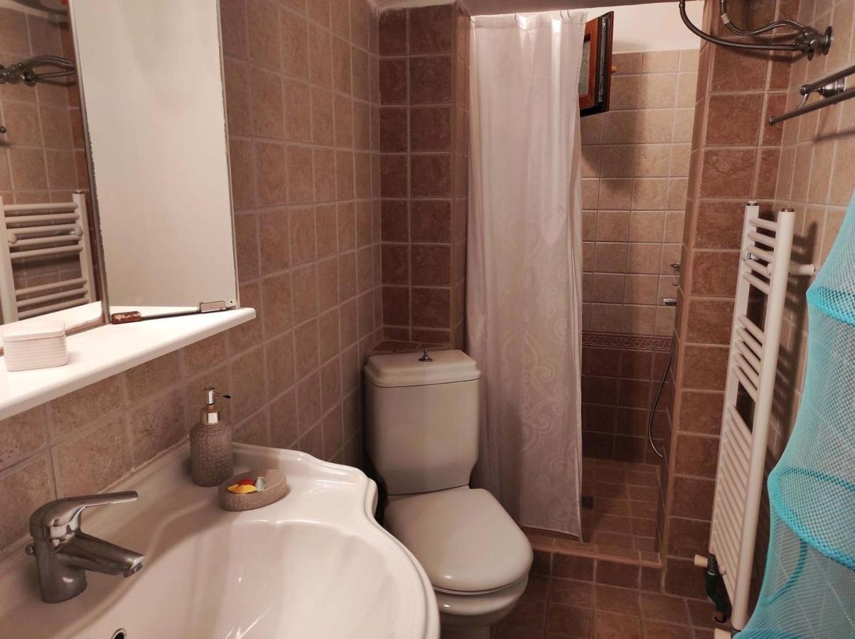 Beach Front Apartment In Pefkochori Bagian luar foto