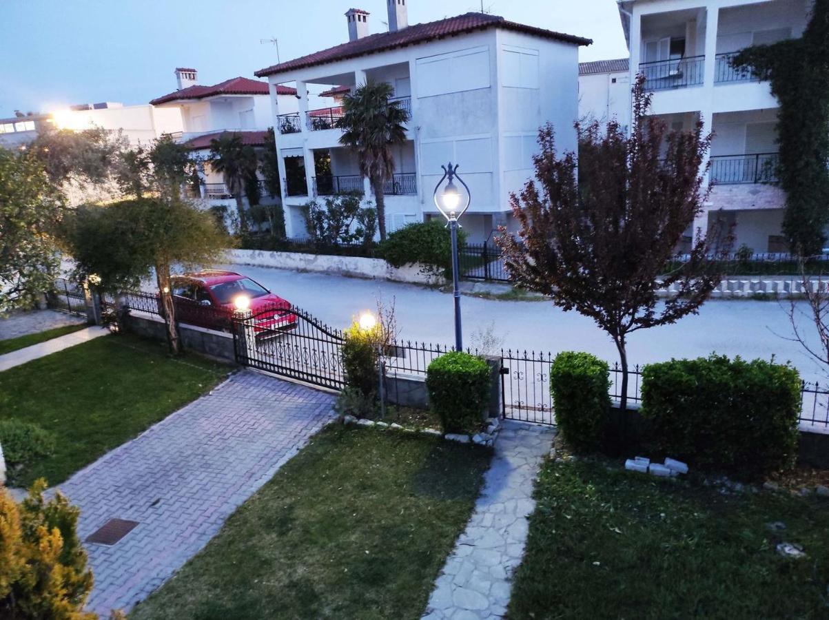 Beach Front Apartment In Pefkochori Bagian luar foto