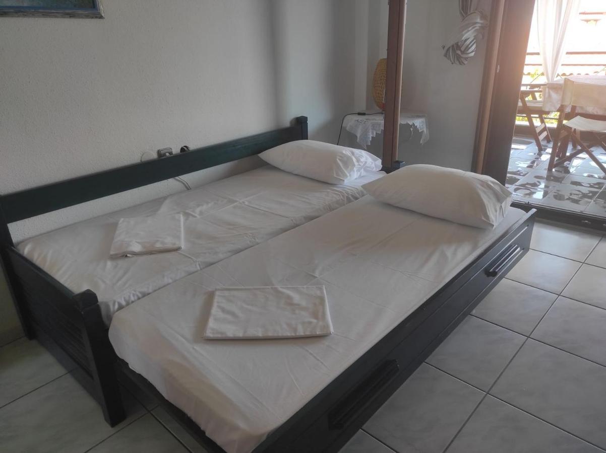 Beach Front Apartment In Pefkochori Bagian luar foto
