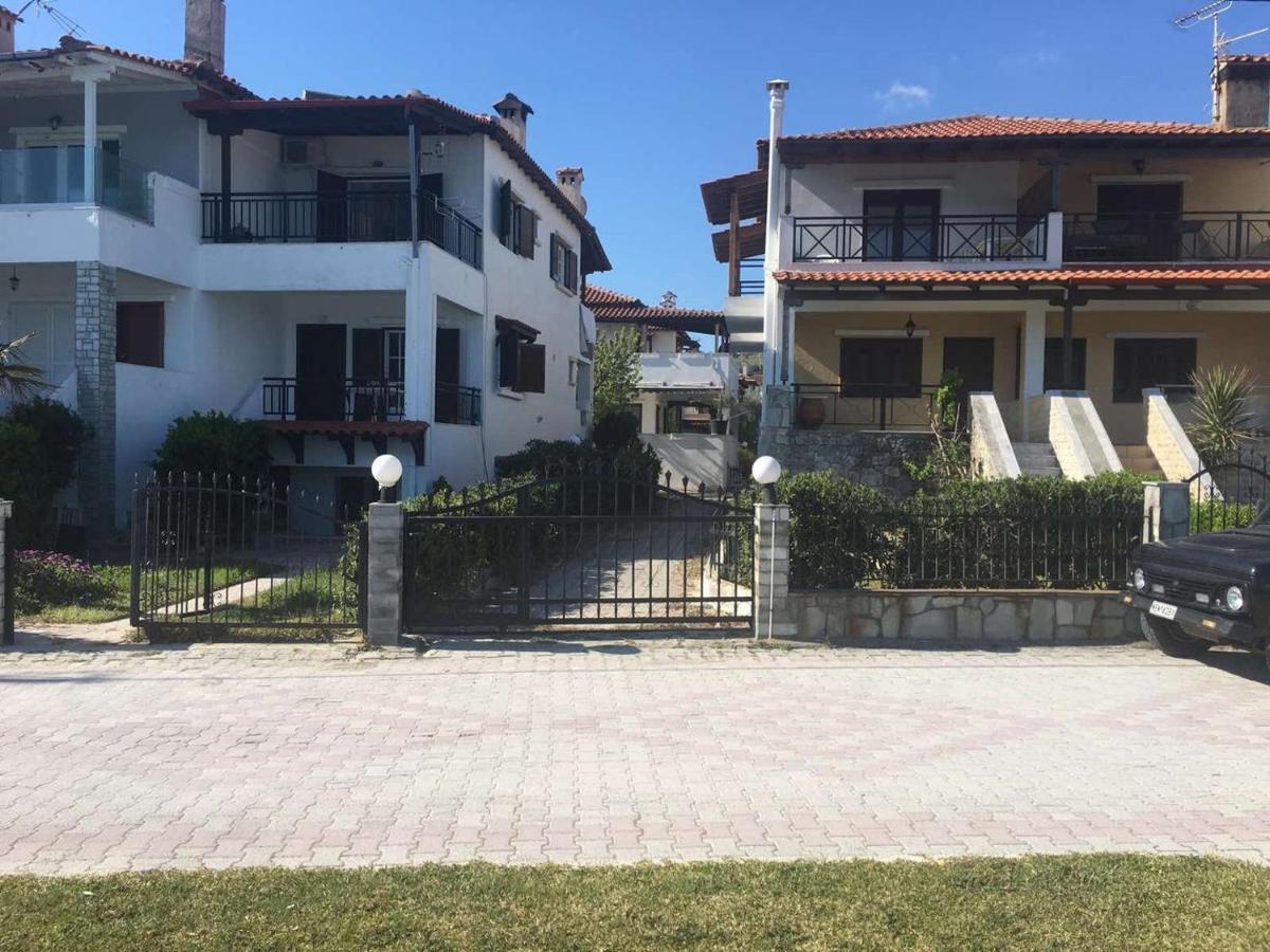 Beach Front Apartment In Pefkochori Bagian luar foto