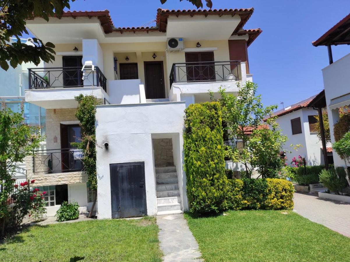 Beach Front Apartment In Pefkochori Bagian luar foto