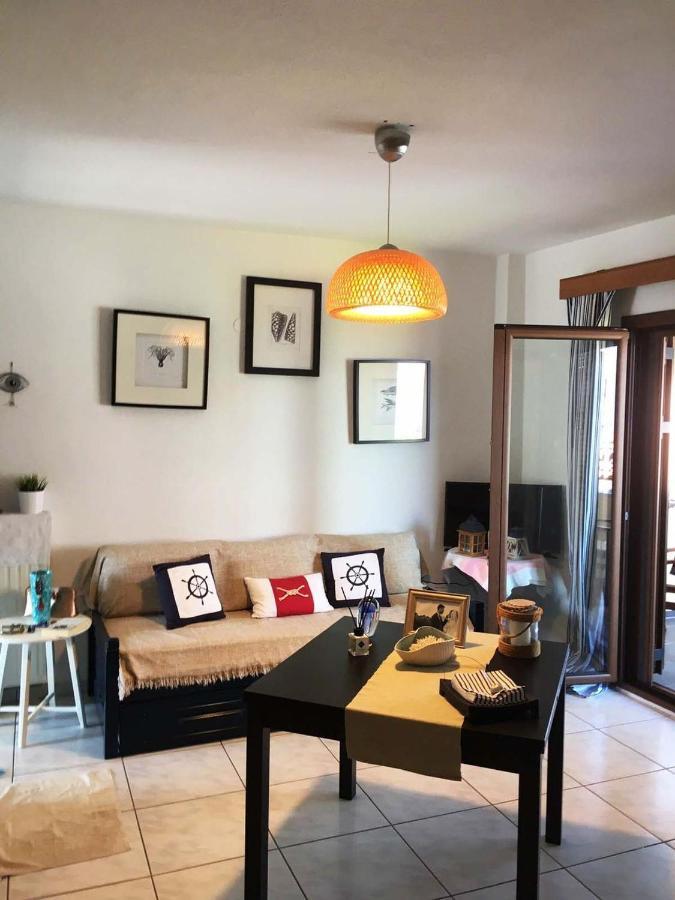Beach Front Apartment In Pefkochori Bagian luar foto