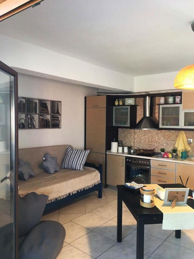 Beach Front Apartment In Pefkochori Bagian luar foto